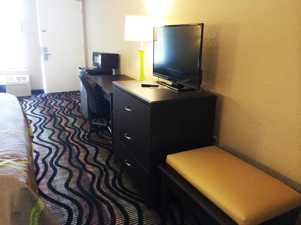 Super 8 By Wyndham Lakeland מראה חיצוני תמונה