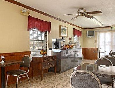 Super 8 By Wyndham Lakeland מראה חיצוני תמונה